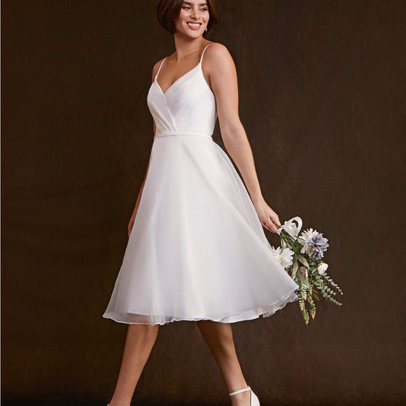 Azazie Ardea Wedding Dress - Picture 4 of 9